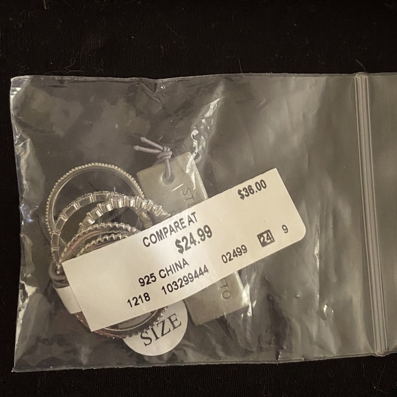 Five sterling silver cubic zirconia rings. Multiple sets - Picture 2 of 4